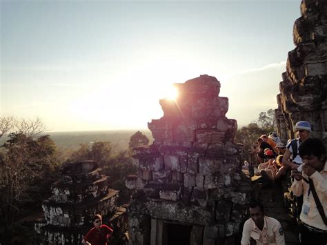 Asisbiz Phnom Bakheng Temple tourist sunset rush Angkor 15