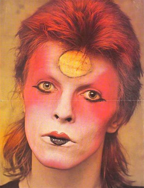 David Bowie | David bowie makeup, David bowie, Bowie