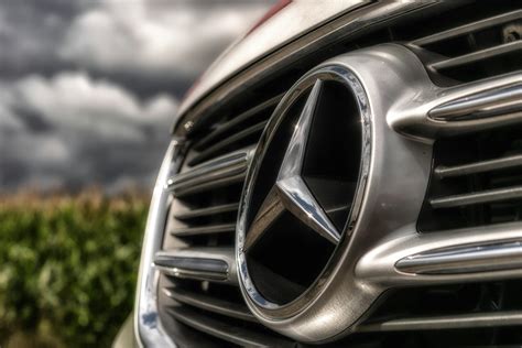 Mercedes Benz Silver Emblem · Free Stock Photo