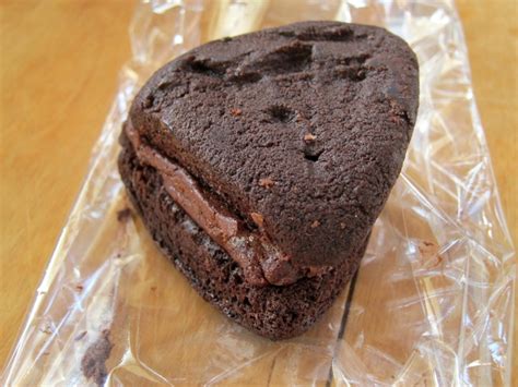 Review: Taco Bell - Brownie Sandwich | Brand Eating