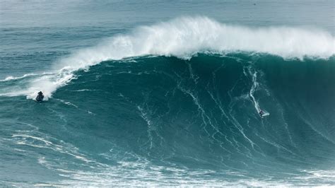 2022 Nazaré Tow Surfing Challenge | Highlights - YouTube