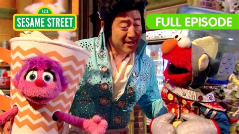 Elmo’s Halloween Costume | Sesame Street Full Episode - YouTube