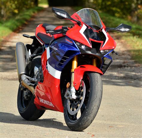 Ride Review: Honda CBR1000RR-R SP Fireblade | Devitt