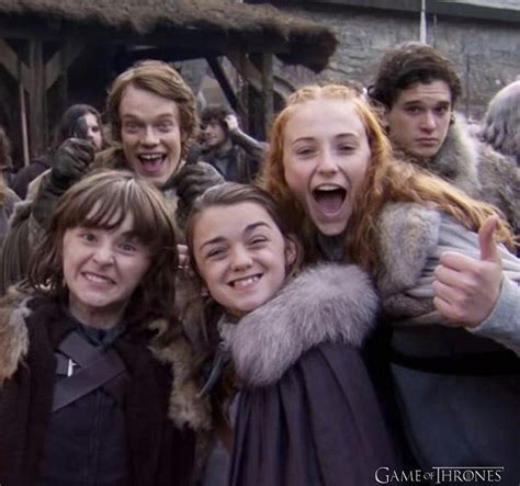 Cast behind the scenes of Season 1 - Game of Thrones Photo (42736538 ...