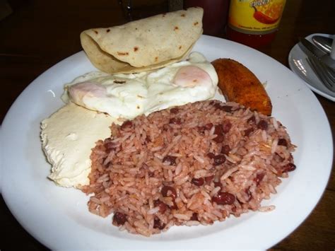 What to Eat in Nicaragua: 9 Nicaraguan Foods You Can’t Miss!