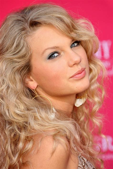 20 Photos of Taylor Swift That Look Nothing Like Taylor Swift, From ...