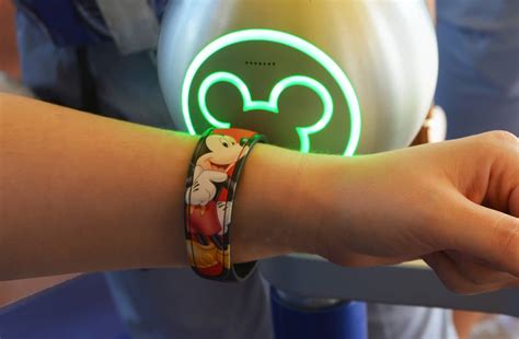 7 Things Walt Disney World Insiders Love About MagicBands