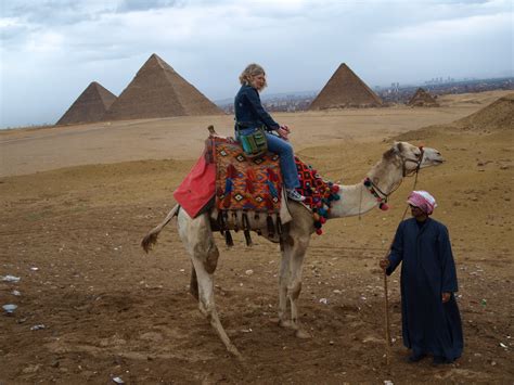 Private tour Pyramids of Giza Egyptian Museum | Deluxe Tours Egypt