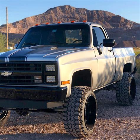 Lifted 1987 Chevy Silverado V10 - a Diamond in the Rough - offroadium.com