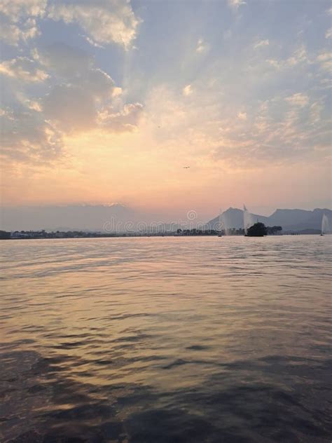 Beautiful View of Fateh Sagar Lake during Sunset in Udaipur, India ...