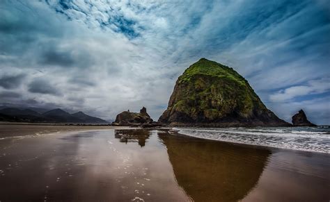 Haystack Rock - Swim near Cannon Beach, Oregon - Free Arenas