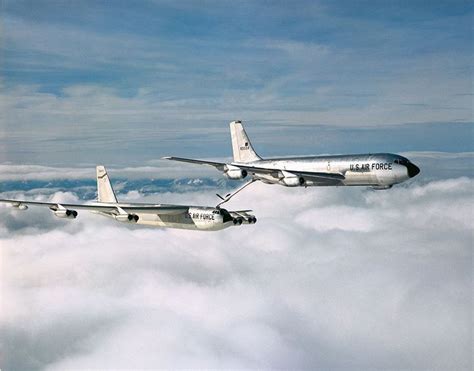 Boeing KC-135A Stratotanker refueling a B-52G Stratofortress | Military ...