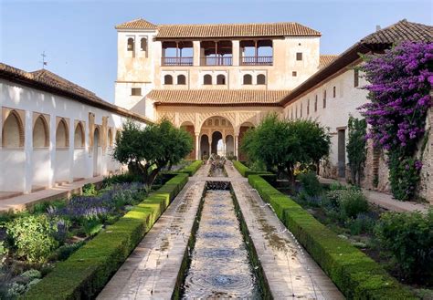 History of the Alhambra's Paradisal Gardens and Courtyards - Lions in ...