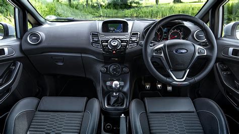 Ford Fiesta ST (2012-2017) Interior & Infotainment | Carwow