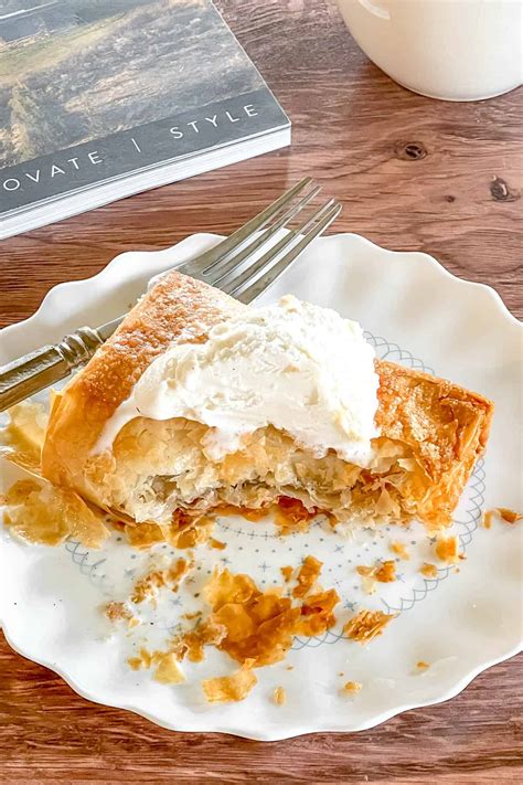 Mini Apple Strudel with Phyllo Pastry (Apfelstrudel)