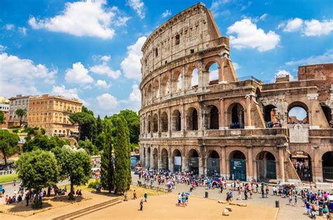 Colosseum and Roman Forum: guided tour | ArcheoRoma