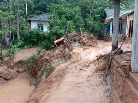 Berita Magelang - Hujan Deras, Bandongan Diterjang Banjir Bandang