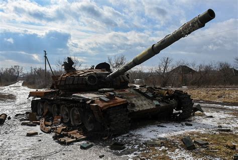 Video Shows Russian Tank Hammered in Ukrainian Artillery Strike - Newsweek