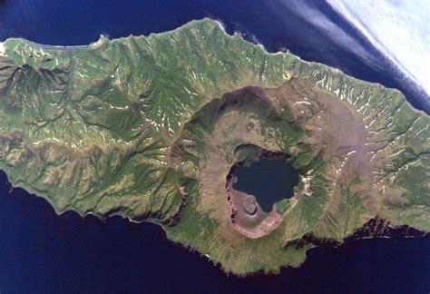 Global Volcanism Program | Zavaritzki Caldera