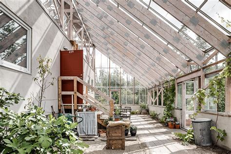 Une maison serre éco énergétique sur un lac suédois | Home greenhouse ...