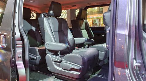 Toyota Hiace Super Grandia Interior