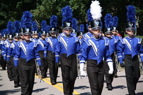 Pin by Mauricio on uniformes | Band uniforms, Marching band, Brass band