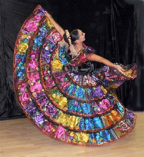 Pin by Rosemary on Folklorica | Traditional mexican dress, Ballet ...