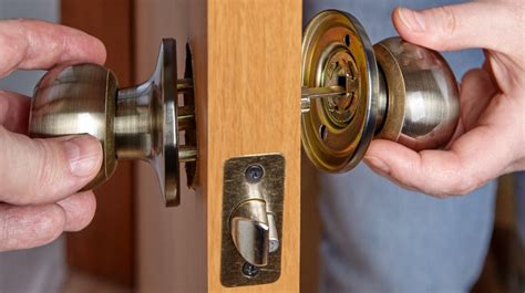 How to Install a Door Knob: Turning the Ordinary Into Extraordinary ...