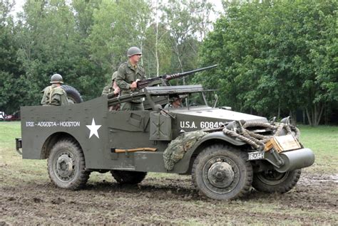 White Scout Car M3A1 :: KVH 16. obrněná divize