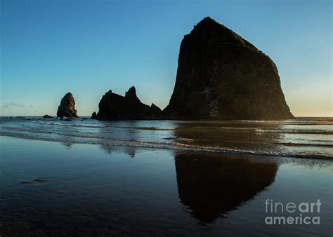 Haystack Rock reflected in the tide pools, Cannon Beach, Oregon ...