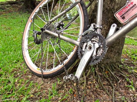 Fixing a Broken Bicycle Chain - Bicycle Thailand