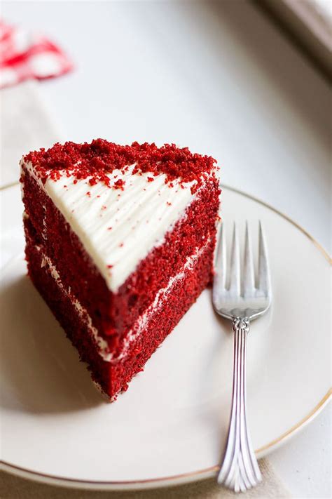 Red Velvet Cake with Cream Cheese Frosting - Munaty Cooking