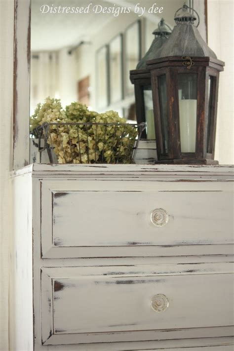 Ideas for using distressed furniture to create an impressive interior ...