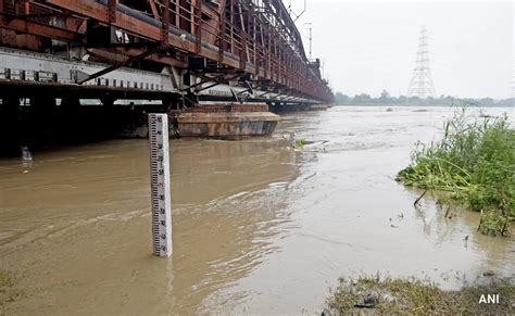 Many Homes Flooded As Delhi Yamuna Level Highest In 45 Years - 247 News ...