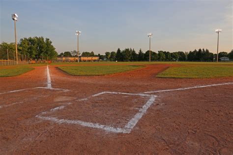 Differences Between Little League and MLB Fields