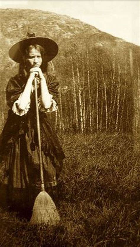 14 Vintage Witch Photos That Are Definitely Real And Prove Witches ...