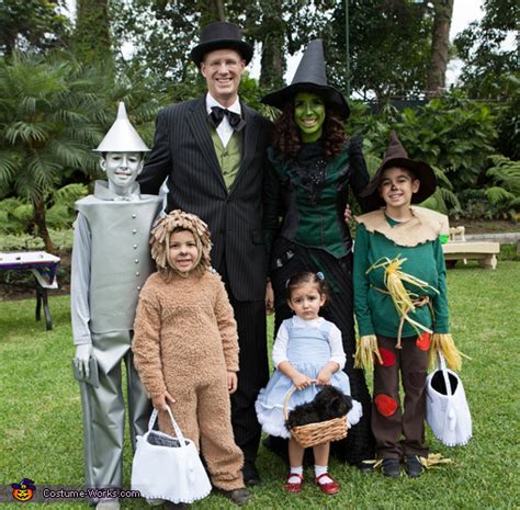 DIY Wizard of Oz Family Costume