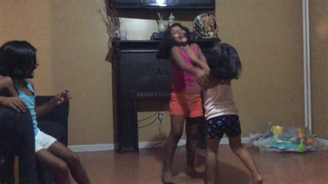 Little sister's fighting (Funny) - YouTube