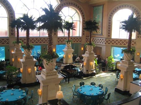 Dining at Atlantis....oh hey I have done this one already! | Places to ...