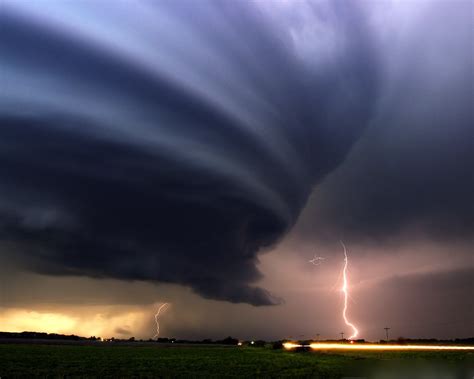 Clouds With Lightning Tornados | Tornado Lightning, cumulonimbus cloud ...