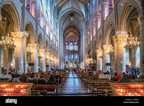 Innenraum der Kathedrale Notre-Dame, Paris, Frankreich | Notre-Dame ...