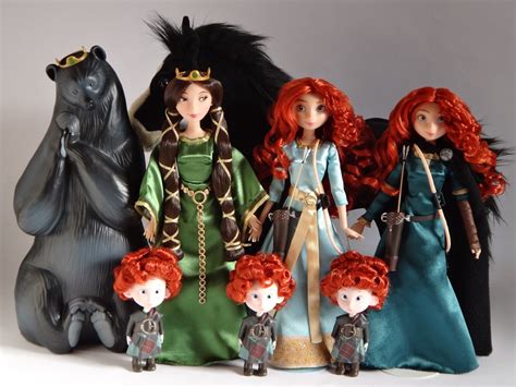 Brave Family Portrait - Queen Elinor, Mum Bear, Princess Merida ...