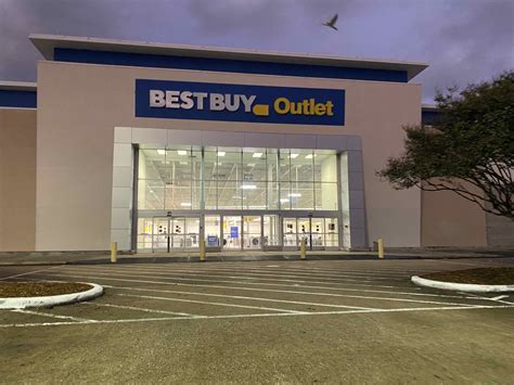 Retail News: Best Buy Outlet Moves into former Willowbrook Toys R Us ...