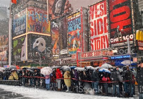 Winter Broadway Highlights: Seasonal Things to Do