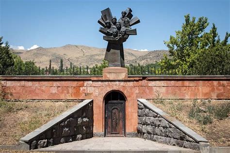 Monument to the Seven Militiamen Architect: Yuri Minasyan Completed ...