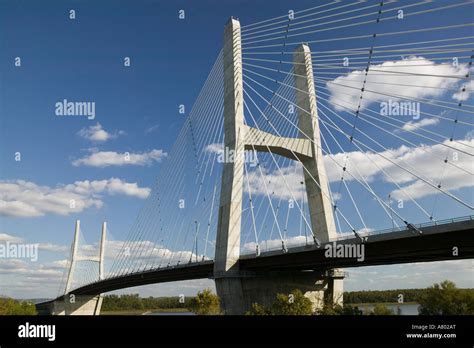 USA, Missouri, Cape Girardeau: The Bill Emerson Memorial Bridge across ...