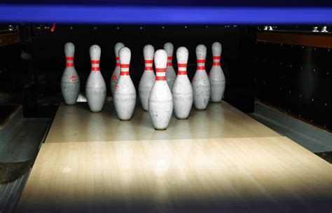 How Are Bowling Pins Set Up? - IndoorGameBunker