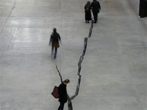 Doris Salcedo’s Shibboleth – A giant crack in Tate Modern