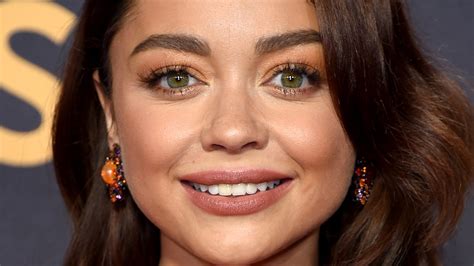 Emmy Awards 2017: Recreate Sarah Hyland's Emmy Awards Makeup Look | Allure