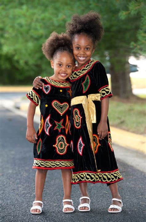 Children in cameroonian traditional toghu clothing – Afroculture.net